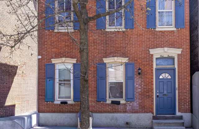 114 Walnut Street - 1st Floor Front Gallery 1