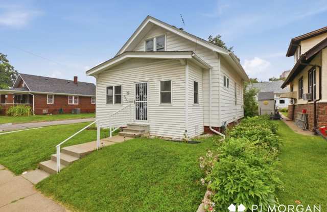 Charming 3-Bedroom Home with Hardwood Floors & Garage photos photos Charming 3-Bedroom Home with Hardwood Floors & Garage photos photos