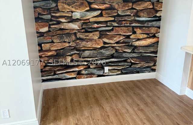 529 Shady Pine Way Gallery 3