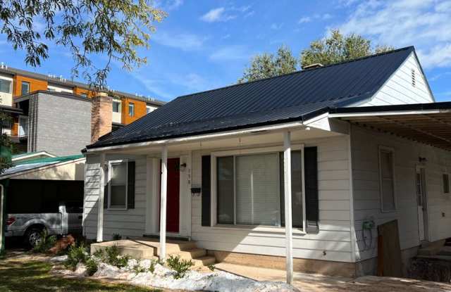5 Bedrooms 2 Bathroom House! Large Yard and very close to SUU! Gallery 3