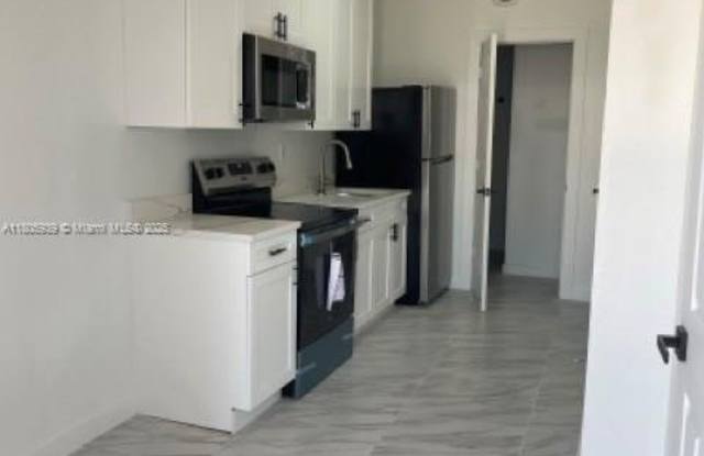 7840 NW 5th Ave photos photos