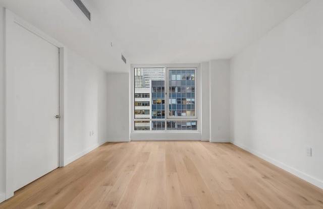 135 East 47th Street Gallery 3