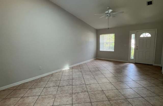 3 Bedroom, 2 Bath Duplex Gallery 4