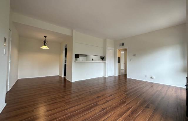 4809 Laurelgrove Ave. Gallery 4
