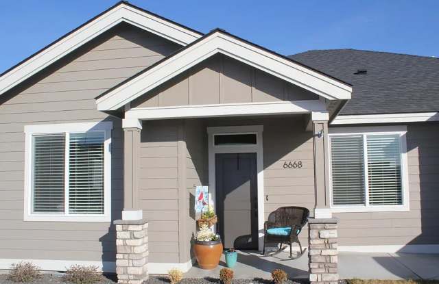 3 Bedroom, 3 Bath Home in Kennewick - 6668 West 38th Avenue, Kennewick, WA 99338