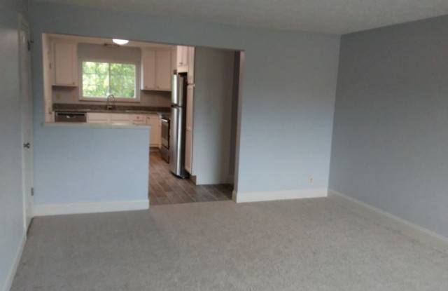 25 Douglas Ln Gallery 2