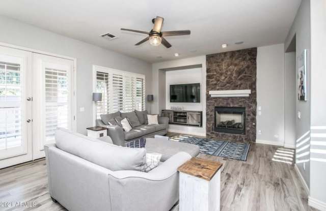 2560 E Wisteria Dr Gallery 4