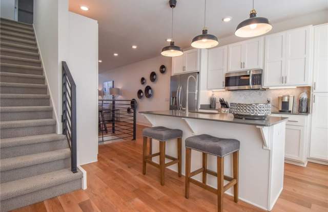 612  SW B Gallery 2