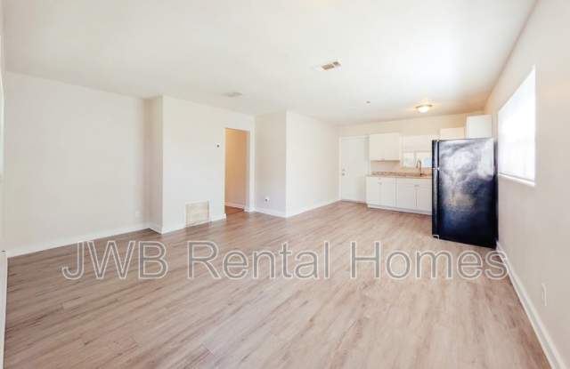 3923 Leonard Cir W Gallery 3