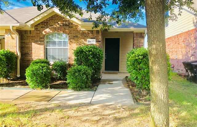 2933 Milby Oaks Drive Gallery 3