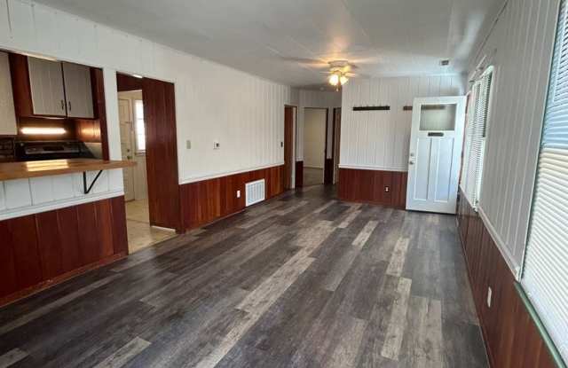 2 Bedroom 1 Bath House with Fenced Yard, Storage Shed, Off Street Parking Gallery 4