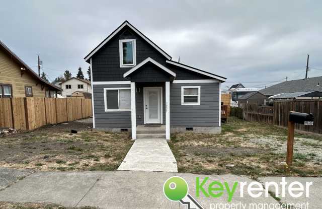 Astonishing 4Bed/2.5Bath Tacoma Home - 1435 East 32nd Street, Tacoma, WA 98404