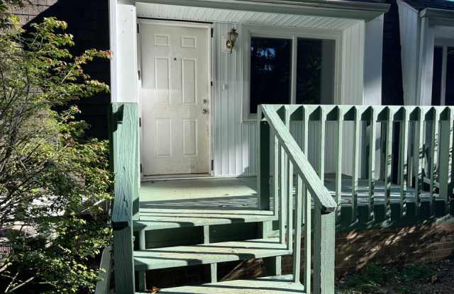 127 Whispering Oaks Ln photos photos