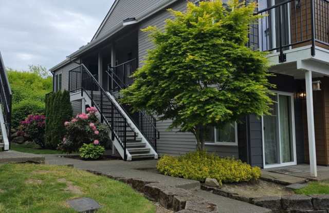 Kent west hill condo - 2 bedroom and 2 bathroom with 2 parking spaces - Water/Sewer and Garbage included with rent! photos photos