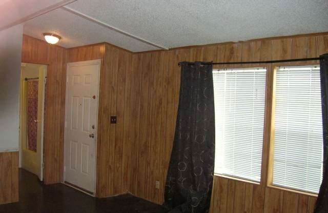 207 Elm Gallery 2