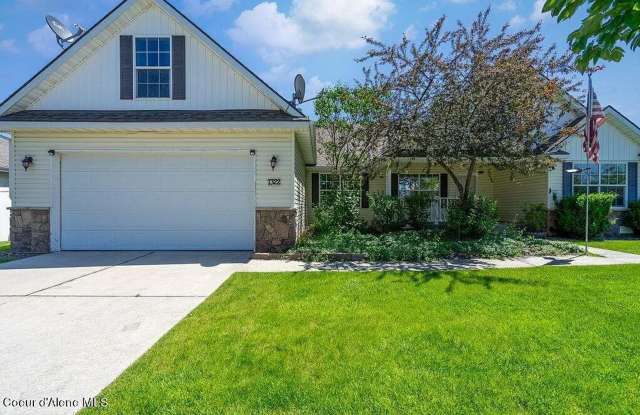 Spacious 3-Bedroom Home with Large Lot, Greenhouse & Bonus Room – The Landings photos photos