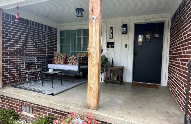 Beautifully Remodeled 3 Bedroom 2 Bathroom house walking distance from Downtown Benton at 312 Short Street. Gallery 4