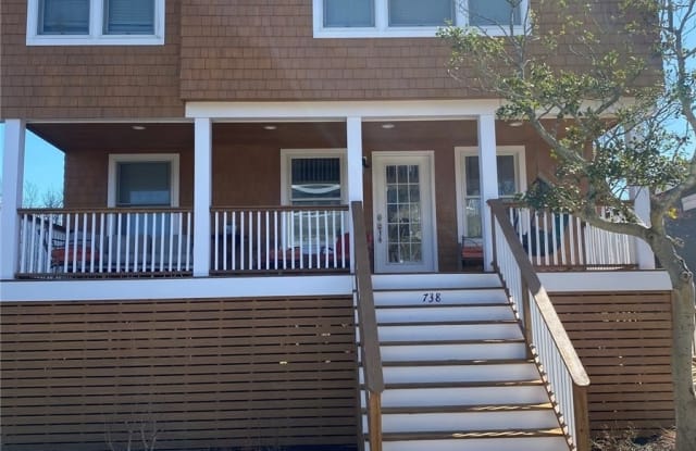 738 Ocean Breeze - 738 Ocean Breeze Walk, Ocean Beach, NY 11770