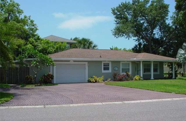 401 16TH AVENUE - 401 16th Avenue, Indian Rocks Beach, FL 33785