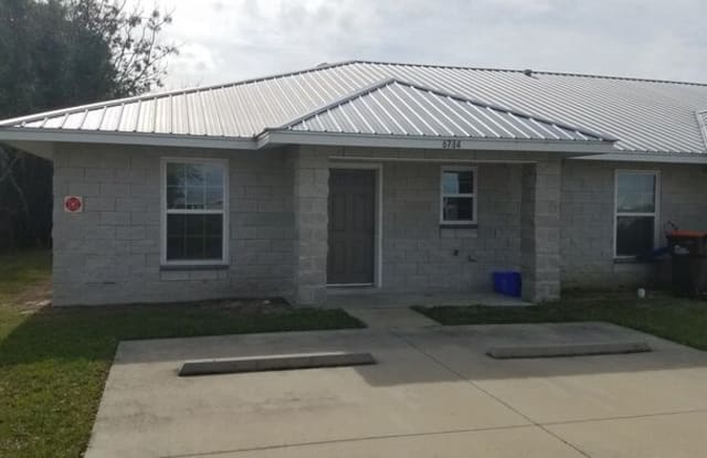 6784 Southeast 106th Street - 6784 Southeast 106th Street, Belleview, FL 34420