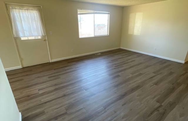 Convieniently located pet friendly 2 bedroom duplex with fresh updates! Gallery 2