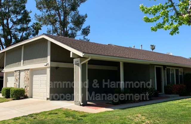 22741 Bassett St. photos photos