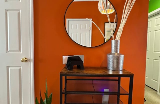 Room in 3 Bedroom Home at Sunburst Ln Gallery 4