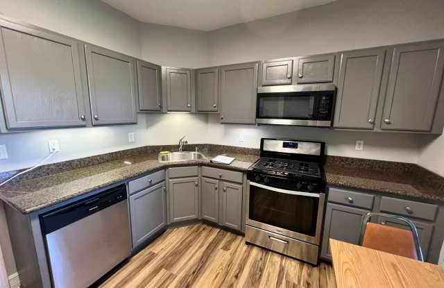 408 University Avenue - 1 Gallery 2