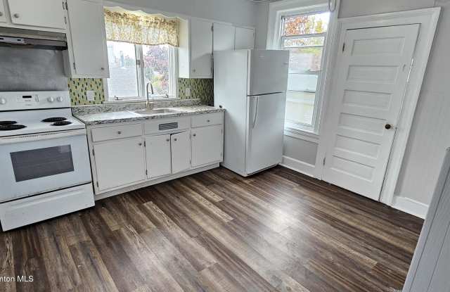 123 Oak Street unit: 2Nd Fl photos photos