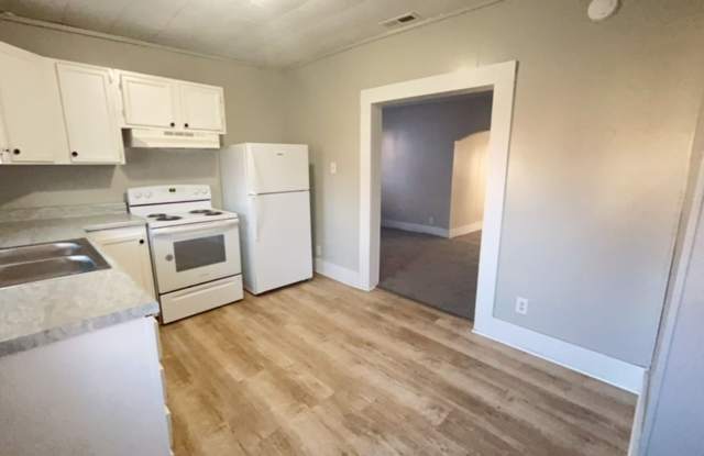 1506 W 10th St - Charming 4-Bedroom Home with Abundant Light & Open Living Spaces photos photos 1506 W 10th St - Charming 4-Bedroom Home with Abundant Light & Open Living Spaces photos photos