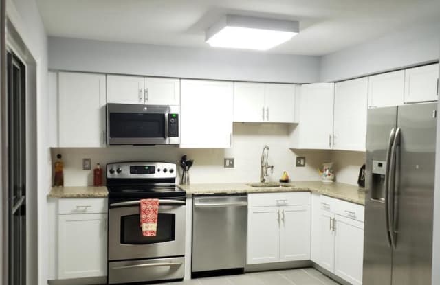 8243 LONDONDERRY COURT Gallery 4