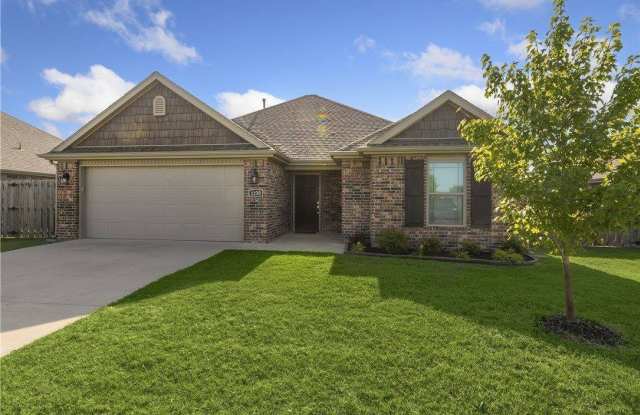 1230 Gardenia - 1230 Gardenia St, Centerton, AR 72719
