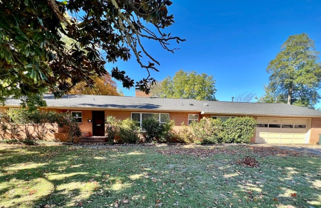 1201 N Woolsey Avenue - 1201 North Woolsey Avenue, Fayetteville, AR 72703
