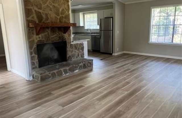 2121 WOOD Court Gallery 4