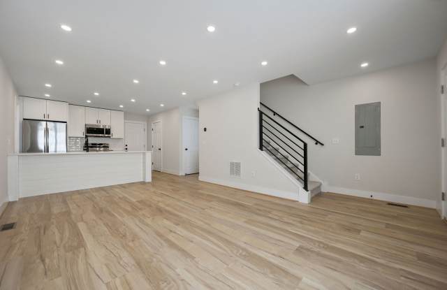 120B N Lincoln St Gallery 2