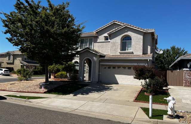 Executive 4 Bedroom, 2.5 Bathroom 2100 Sqft. Sun Ridge Home For Rent. photos photos
