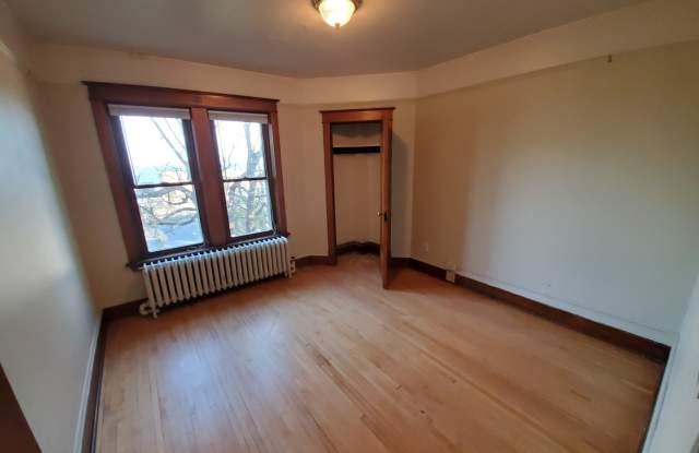 AVAILABLE OCT 1st - Spread out in 3 level living! photos photos