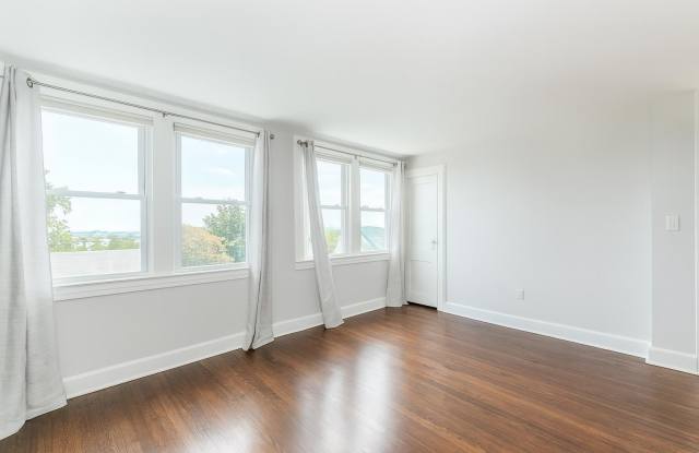 54 AVENUE C photos photos