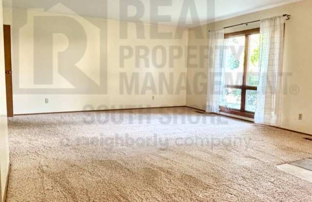 Sprawling 3Bed/2Bath Ranch in the Heart of Valpo Gallery 3