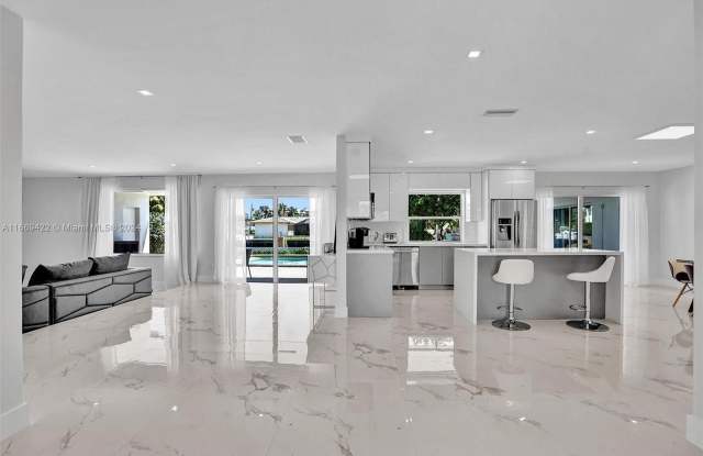 16433 NE 33rd Ave - 16433 Northeast 33rd Avenue, North Miami Beach, FL 33160