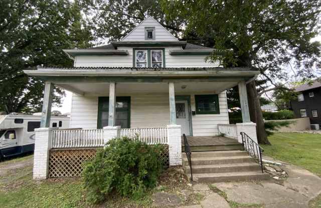 1207 N Walnut St photos photos