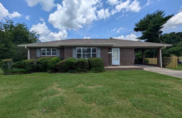 Traditional Brick Ranch Home for Lease | 3 bedroom 1.5 bathroom photos photos