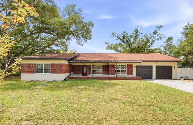 Spacious 4BR Corner Lot Home in Temple Terrace – Fenced Yard & 2-Car Garage photos photos Spacious 4BR Corner Lot Home in Temple Terrace – Fenced Yard & 2-Car Garage photos photos