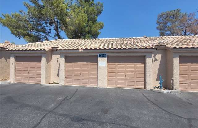 1608 N Torrey Pines Drive Gallery 4