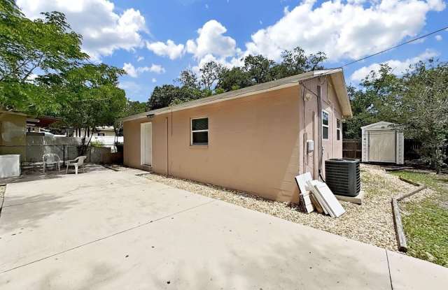1514 E NORTH BAY Street Gallery 2