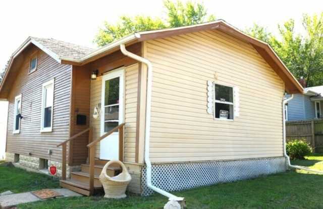 2 bed, 1 bath Bungalow photos photos