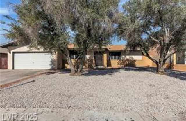 Spacious Single Story Home Near Sahara/Eastern photos photos