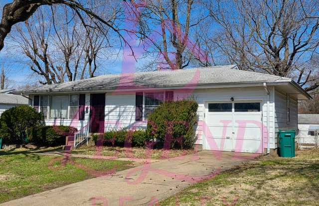 Move-In Ready 2 Bed Home with Sunroom, Garage Fenced Yard photos photos Move-In Ready 2 Bed Home with Sunroom, Garage Fenced Yard photos photos