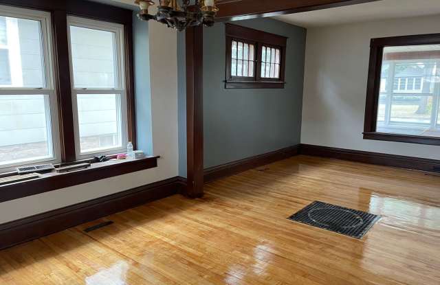 Huge 6 Bedroom House close By Saint Catherine’s! SFH June 2027 Move In Gallery 4