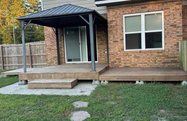 Move-In Ready Corner-Lot Home with Wraparound Porch Near Fort Eisenhower Gallery 4